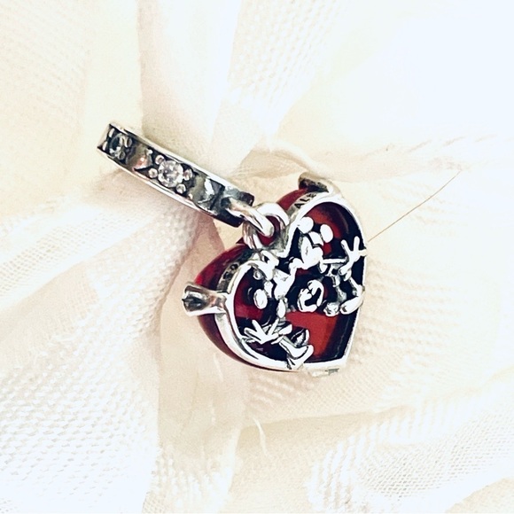 💋 NWOT Mickey & Minnie Mouse Kiss Red Heart Charm ✨ - Picture 3 of 10
